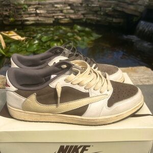 Jordan 1 reverse Mocah low